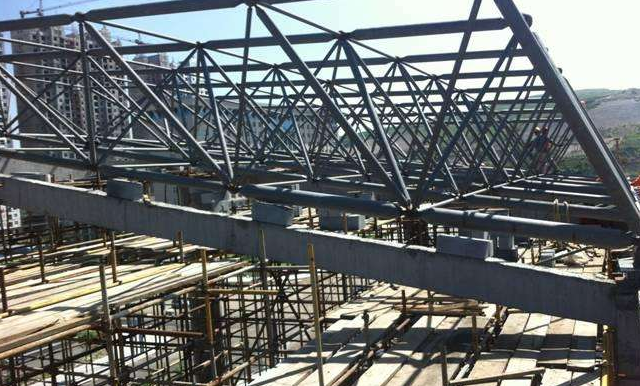 福建简述网架公司的黑色压型钢板的吊装步履